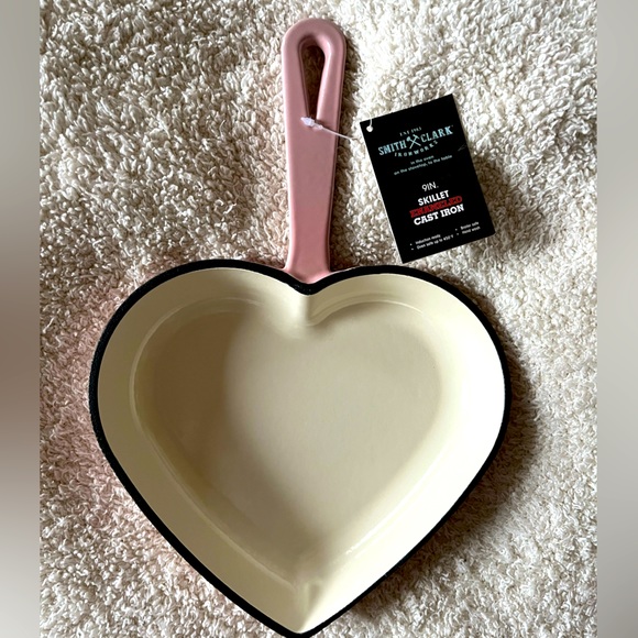 Pink Heart Cast Iron Skillet. 🍳 - Picture 1 of 3